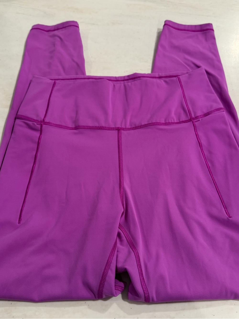 High-Rise Performance Leggings in Vibrant Magenta